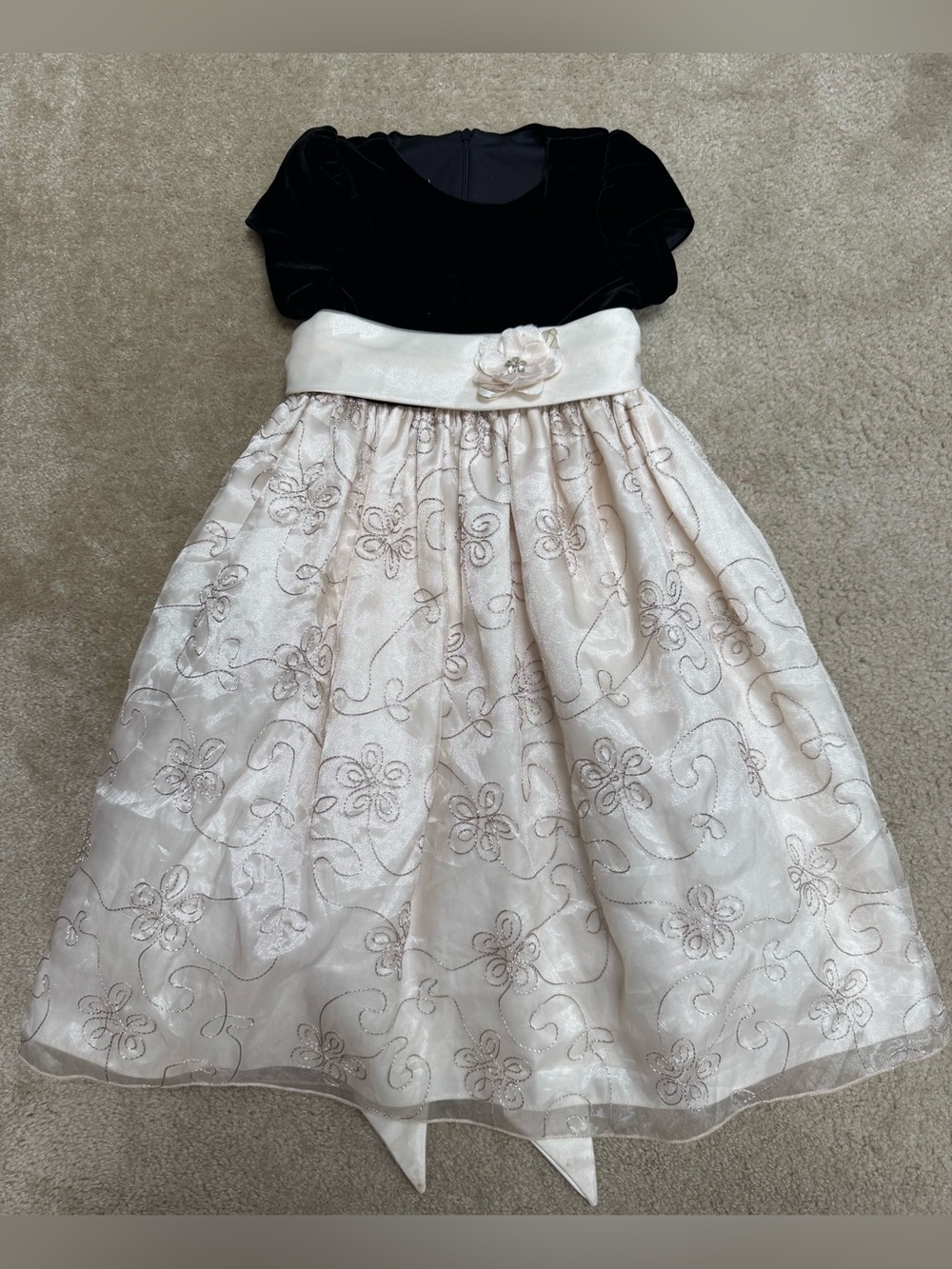 Cinderella Sz 6 Girls Black Velvet and Ivory Flower-Embroidered Formal Dress